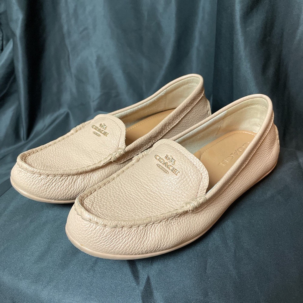 Coach Mary Lock up Beige Loafers